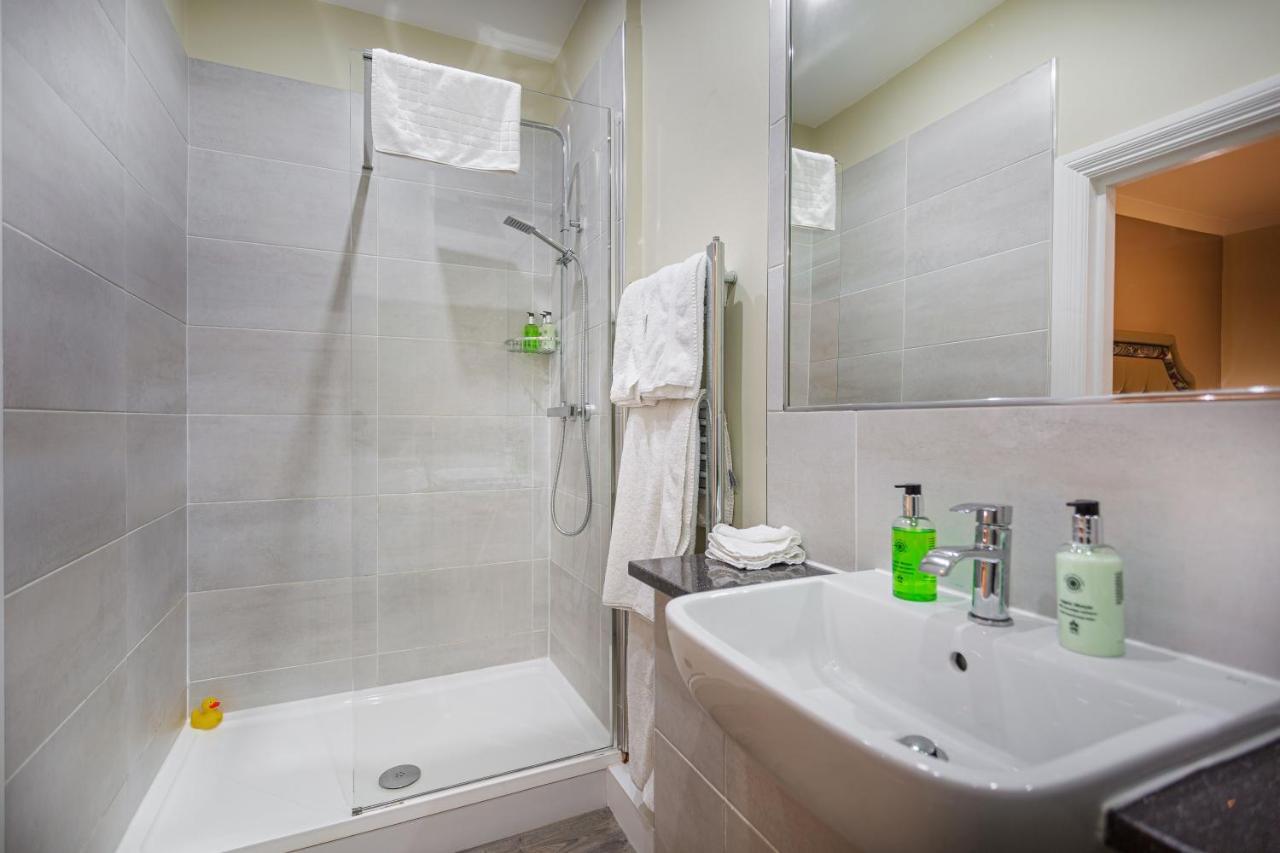 The Wynnstay Hotel, Oswestry, Shropshire Exteriér fotografie
